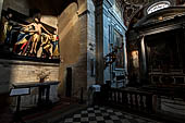 Il Duomo di Volterra. Transetto destro col gruppo ligneo della 'Deposizione'. 